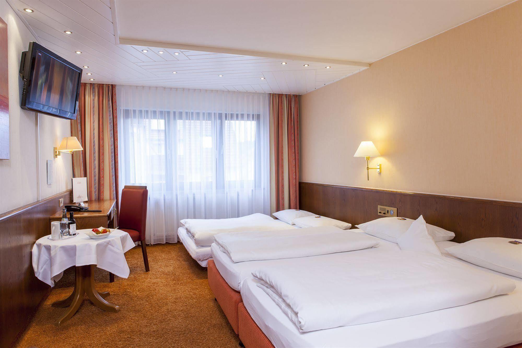 Hotel Lamm Ostfildern Ngoại thất bức ảnh